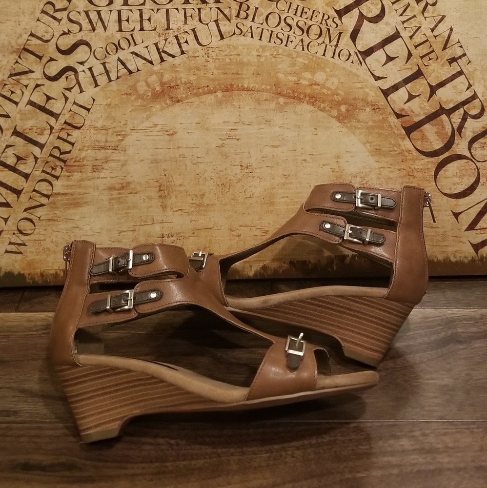Aerosols Heel Rest Sandals